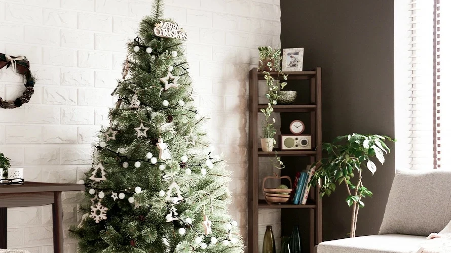クリスマスツリーはいつからいつまで？意味や飾り方、しまう時の注意点
